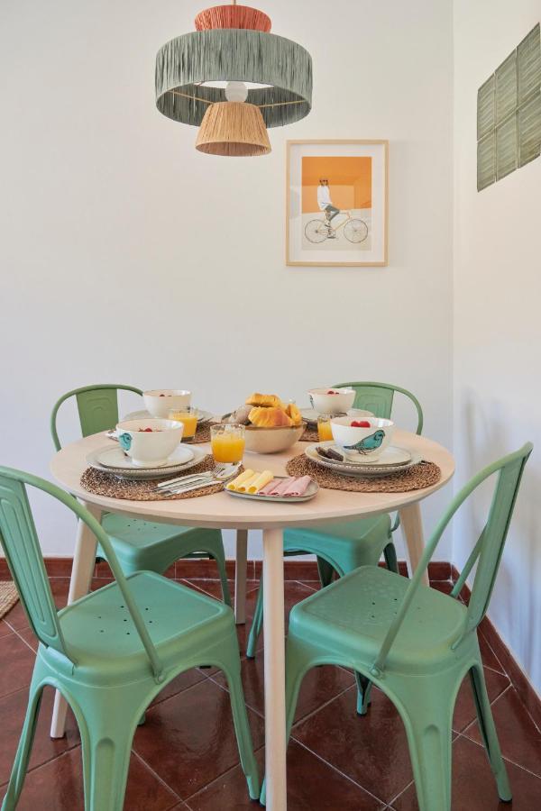 Central & Sunny 2Br Apt Near Beach, By Timecooler Сетубал Экстерьер фото