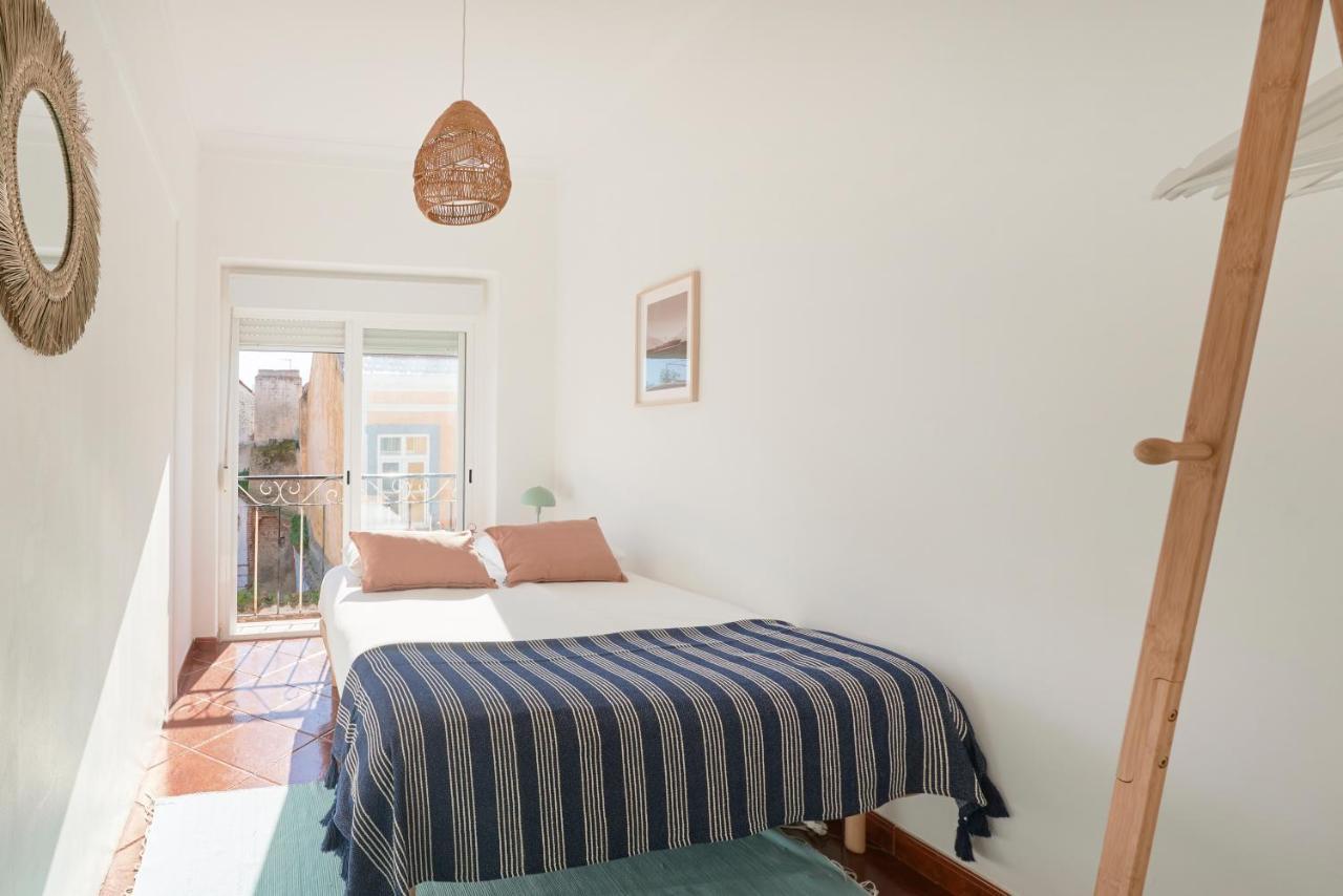 Central & Sunny 2Br Apt Near Beach, By Timecooler Сетубал Экстерьер фото