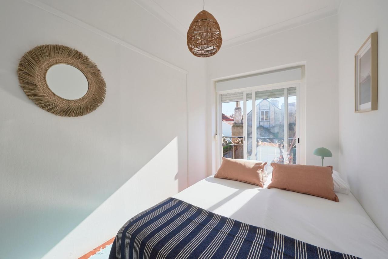 Central & Sunny 2Br Apt Near Beach, By Timecooler Сетубал Экстерьер фото