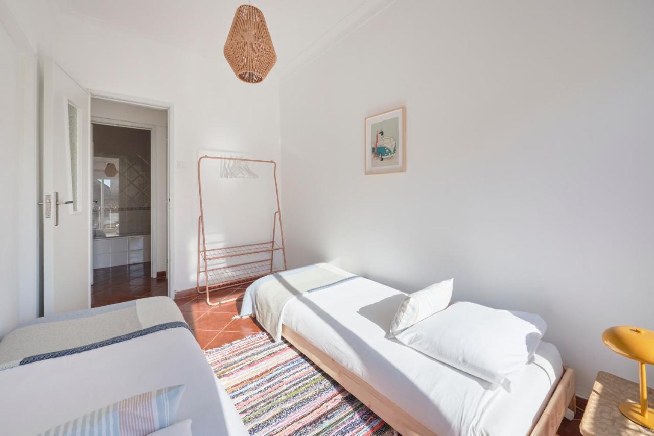 Central & Sunny 2Br Apt Near Beach, By Timecooler Сетубал Экстерьер фото
