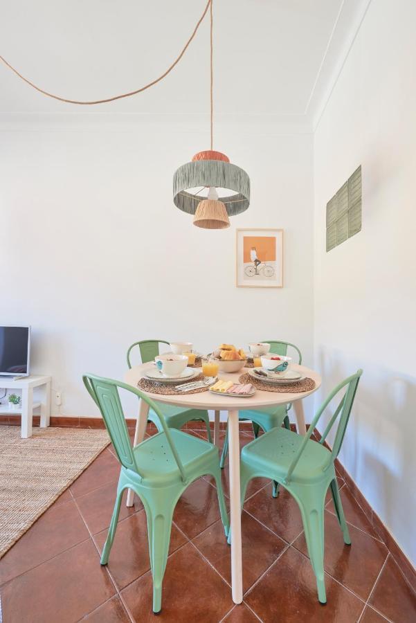 Central & Sunny 2Br Apt Near Beach, By Timecooler Сетубал Экстерьер фото