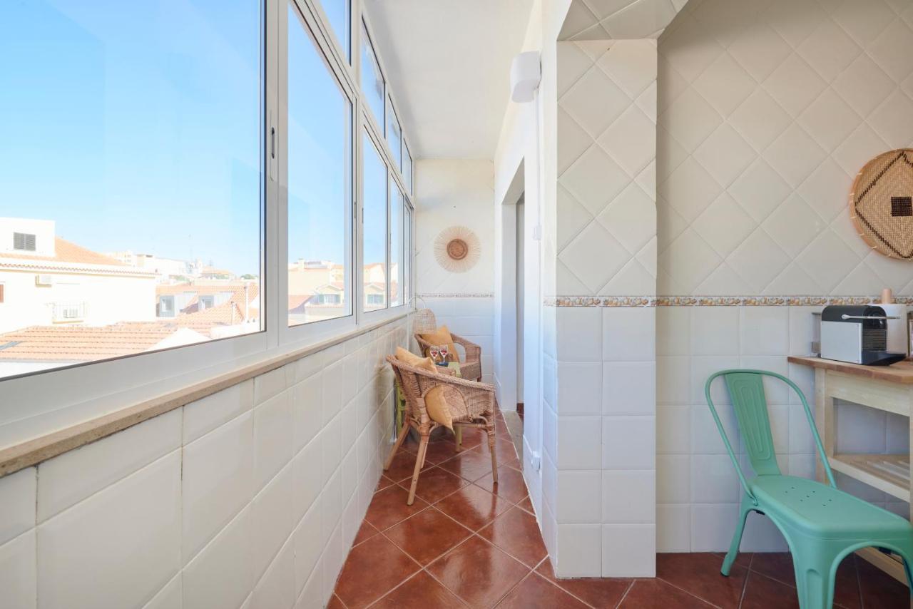 Central & Sunny 2Br Apt Near Beach, By Timecooler Сетубал Экстерьер фото